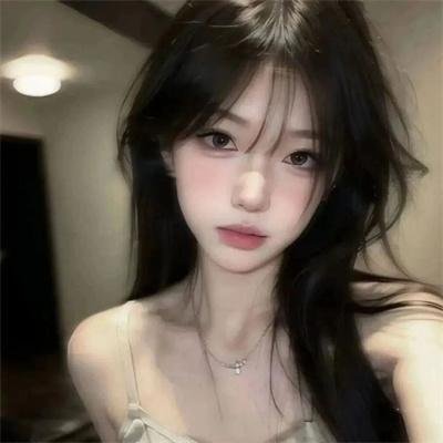 照片里的伴娘